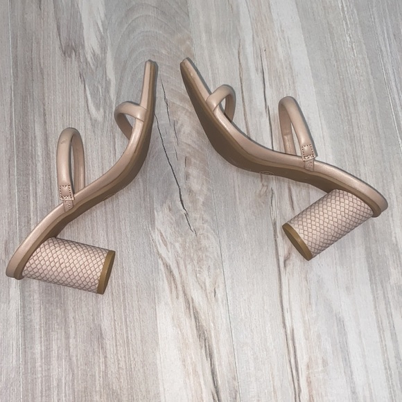 MULE - Picture 3 of 5